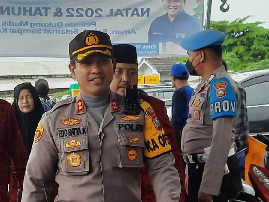 Polisi larang wisatawan di Sumenep mandi di laut