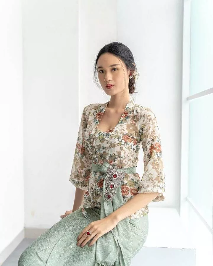 50+Inspirasi Model Kebaya Simple Tapi Mewah, Untuk Beragam Acara - Portalmadura.com model kebaya simple tapi mewah