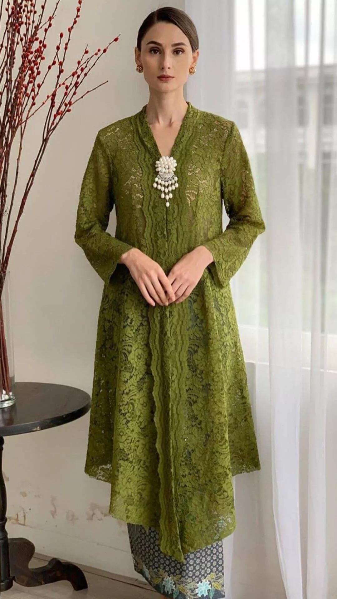 50+Inspirasi Model Kebaya Simple Tapi Mewah, Untuk Beragam Acara - Portalmadura.com model kebaya simple tapi mewah
