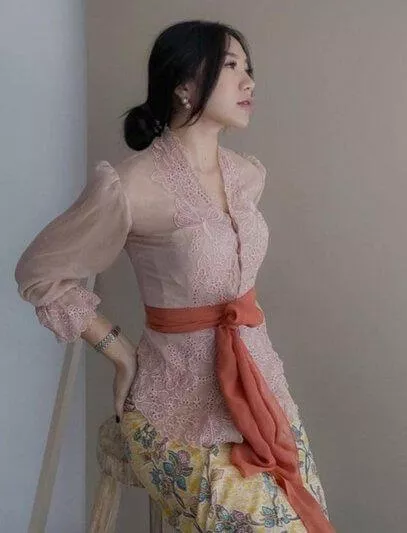 50+Inspirasi Model Kebaya Simple Tapi Mewah, Untuk Beragam Acara - Portalmadura.com model kebaya simple tapi mewah