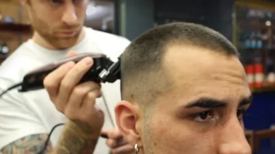 7 Inspirasi Crew Cut, Potongan Rambut Cepak Pria Macho