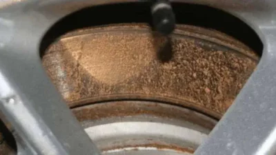 Cara Bersihkan Karat Cakram Rem Mobil
