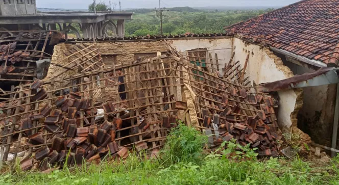 Rumah Warga Basoka Sumenep Roboh
