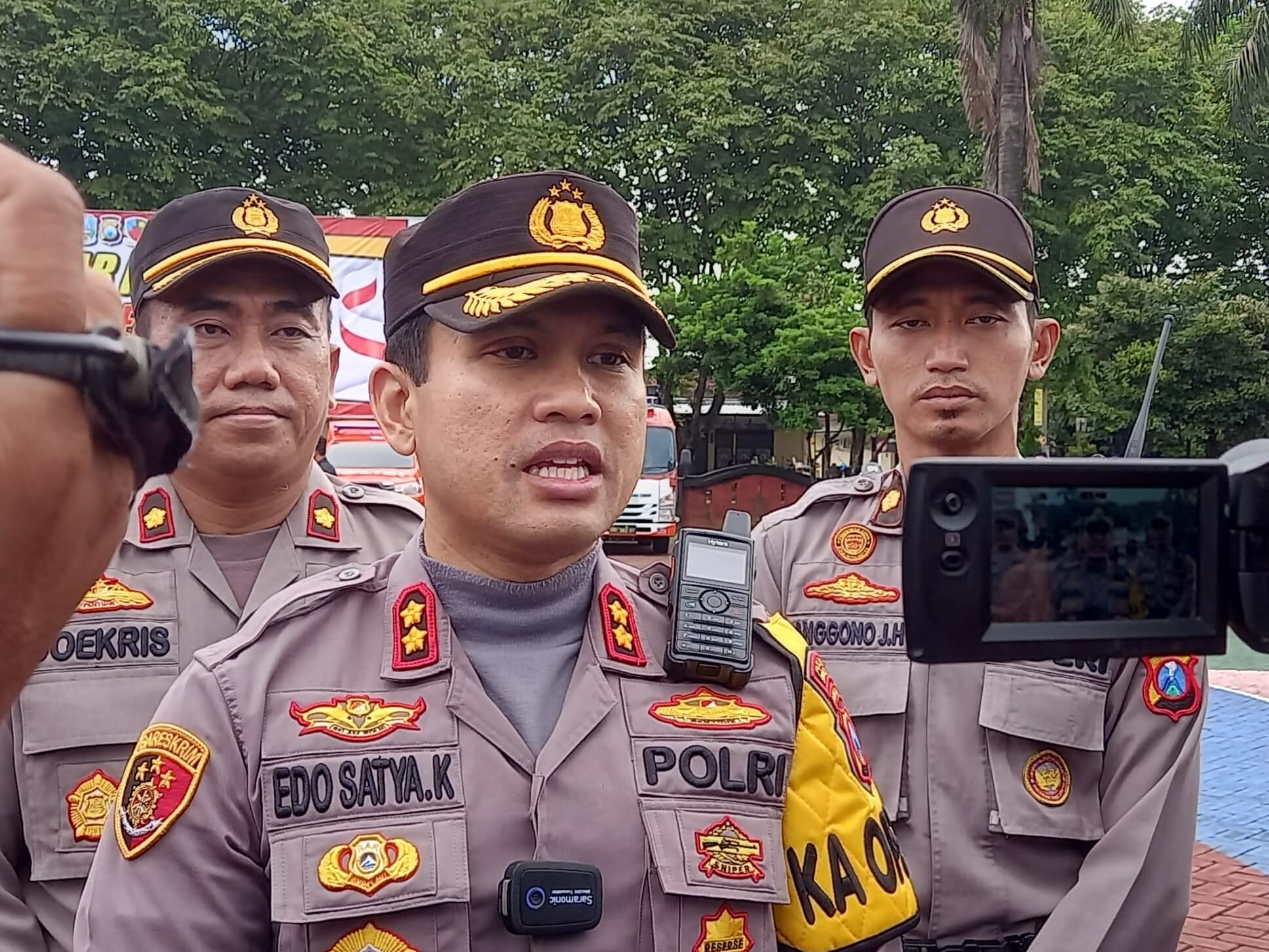 Kapolres Sumenep AKBP Edo Satya Kentriko (tengah). (Slamet HD/PortalMadura.Com