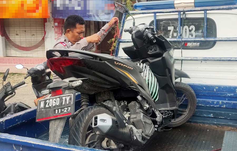 Motor Tabrak Pembatas Jalan Di Pamekasan, Pengemudi Asal Sampang ...