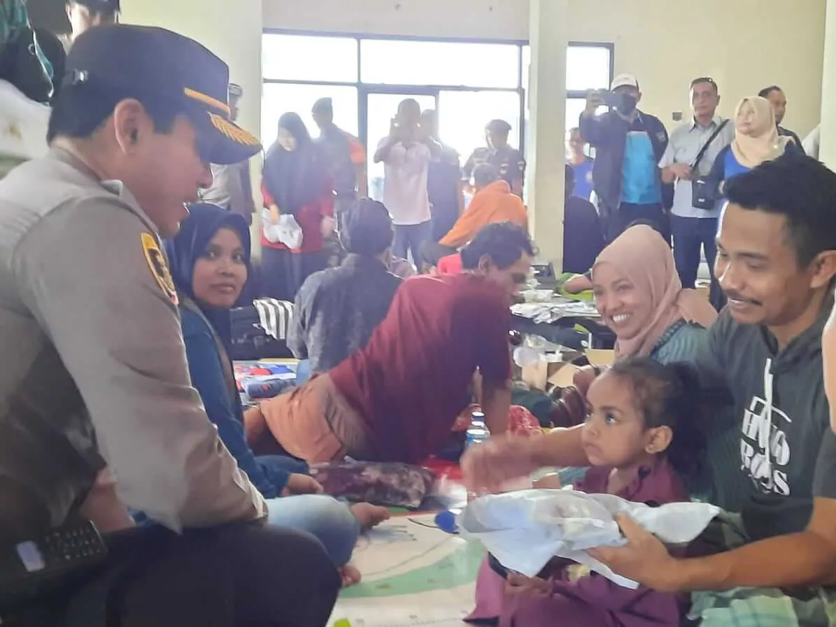 Polisi siaga di Pelabuhan Kalianget Jelang Keberangkatan Kapal ke Kangean-Sapeken
