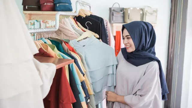 10 Tips Memilih Gamis Sesuai Bentuk Tubuh
