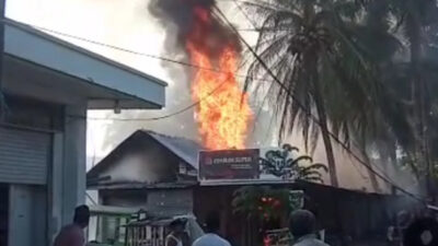 Kebakaran Bangunan di sekitar Pondok Pesantren Bata-Bata Pamekasan