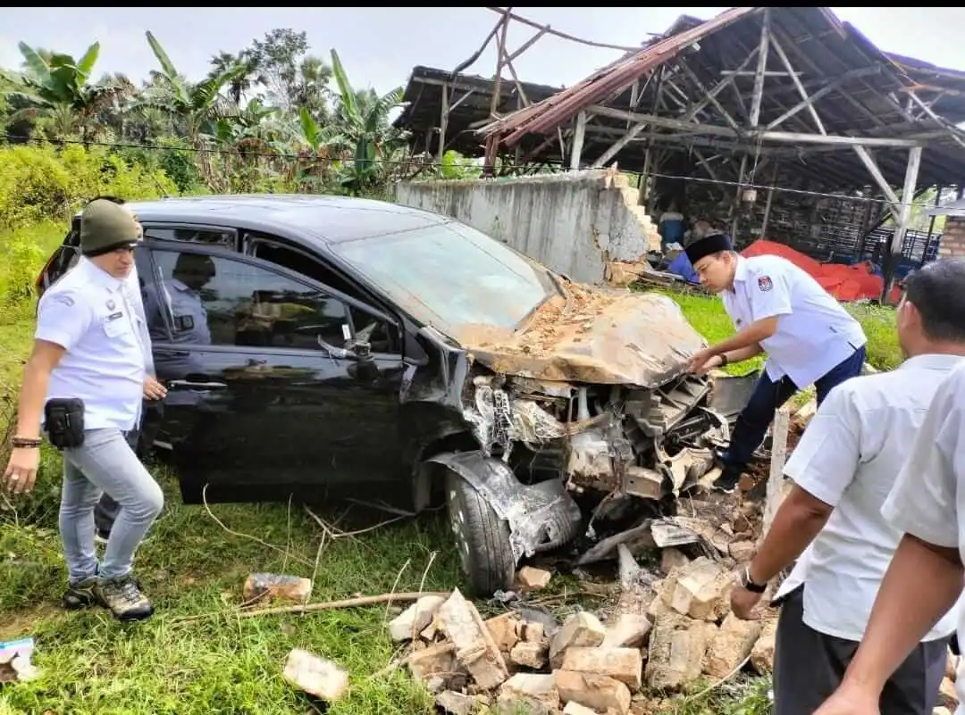 Anggota KPU Sumenep Kecelakaan, Tabrak Sebuah Bangunan