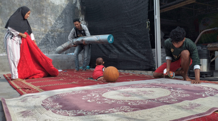 Jelang Ramadan, Pengusaha Laundry Kebanjiran Karpet Masjid