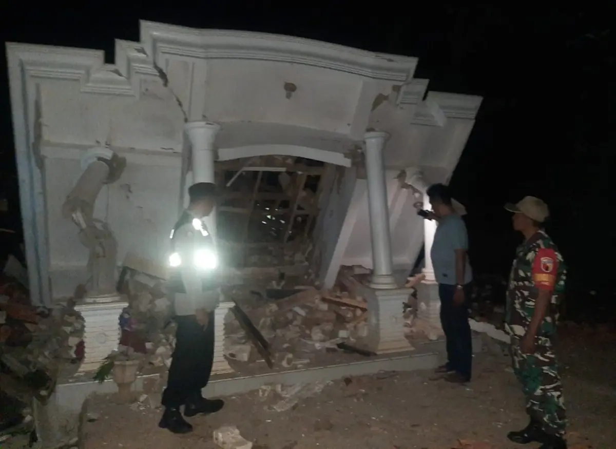 Diduga Ledakan Sreng Dor, Rumah di Sumenep Ambruk