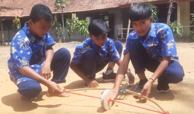 Momen Hari Jadi Sumenep, SMPN 2 Pasongsongan Kenalkan Permainan Tradisional