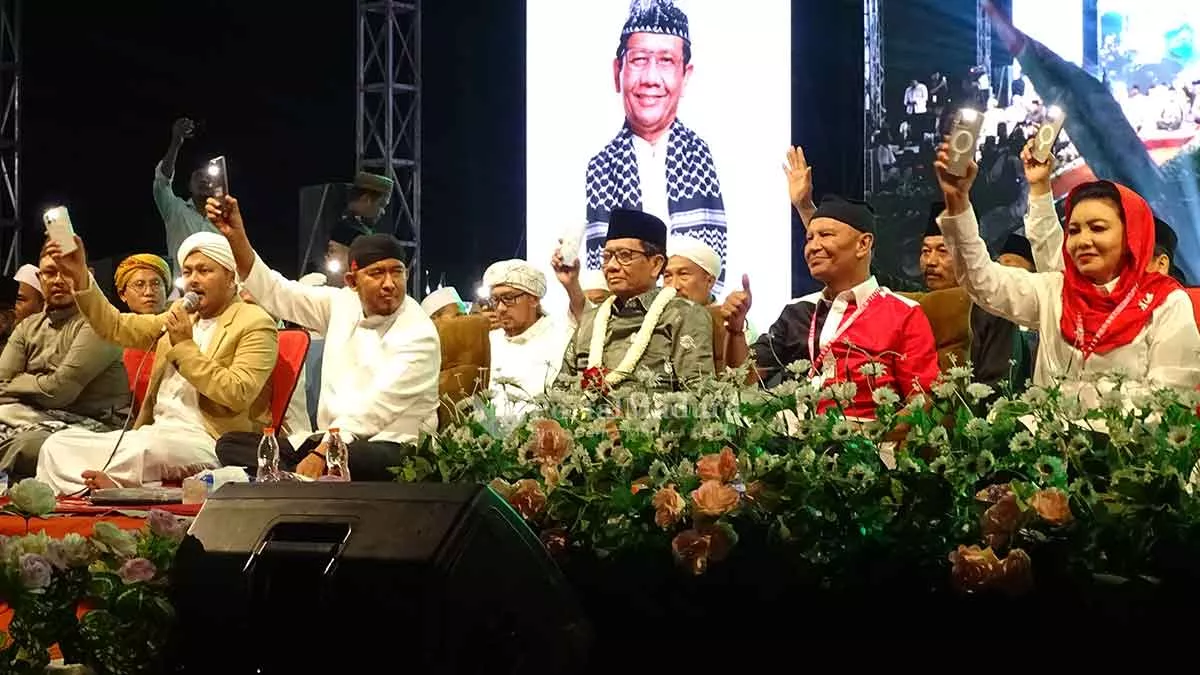 Sambut Mahfud MD, Lautan Manusia Penuhi Stadion A Yani Sumenep