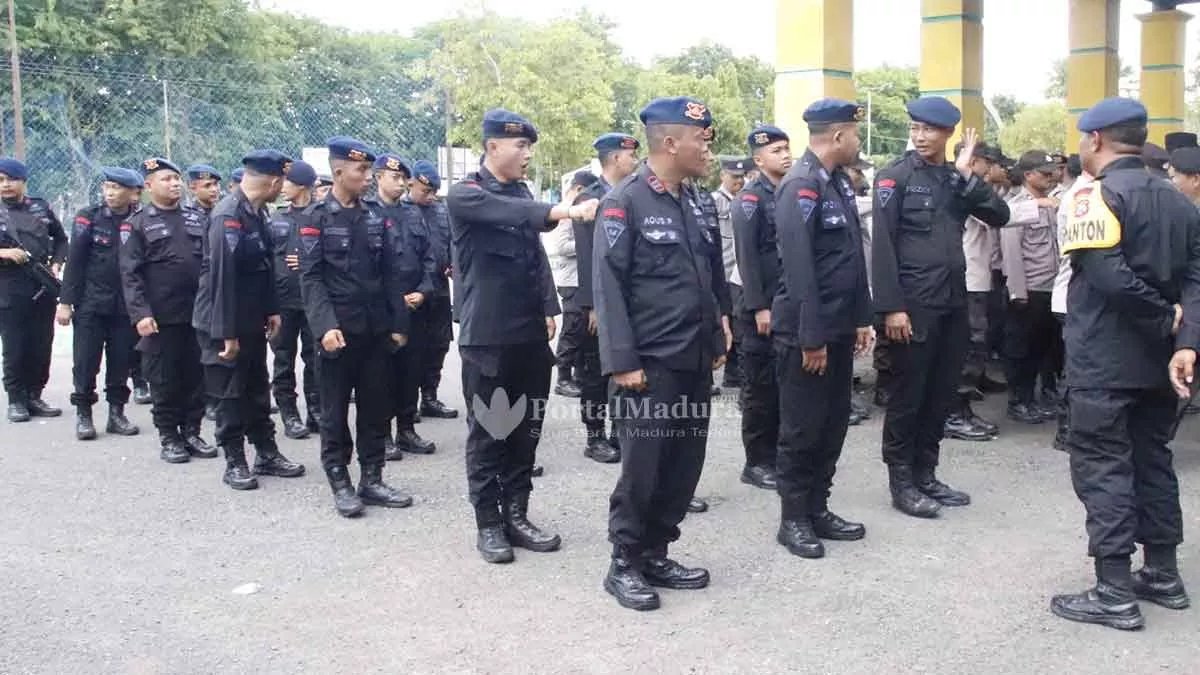 Brimob Amankan Laga Liga 3 Jatim 2023 di Stadion Ahmad Yani Sumenep