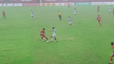 Laga Perssu MC vs Suryanaga Connection Diguyur Hujan