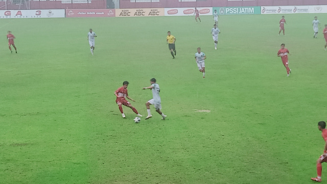 Laga Perssu MC vs Suryanaga Connection Diguyur Hujan