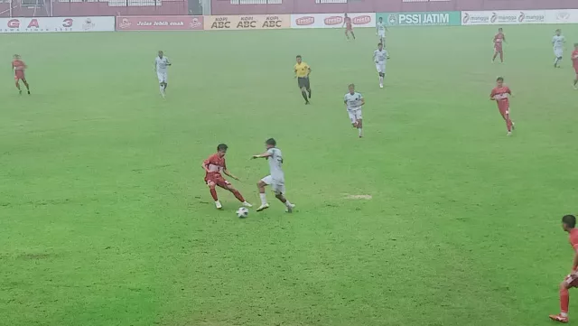 Laga Perssu MC vs Suryanaga Connection Diguyur Hujan
