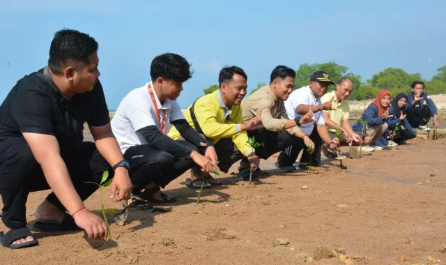 Gerakan Menanam Sejuta Pohon di Spot Pancing Pantai Matahari Lobuk Sumenep