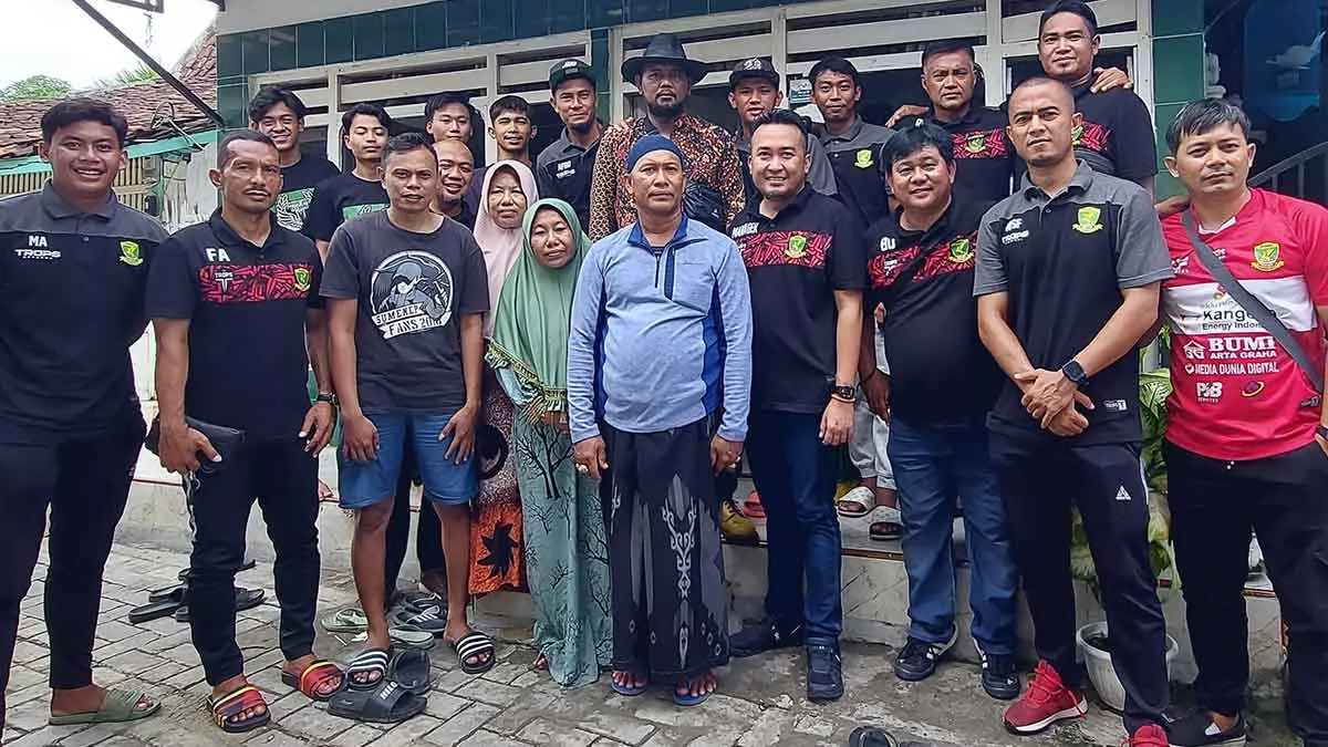 Manajemen Perssu MC Kunjungi Pendukung Alami Kelumpuhan