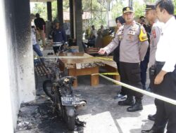 Rumah Diduga Dilempar Bahan Peledak, Motor Relawan Prabowo-Gibran Hangus