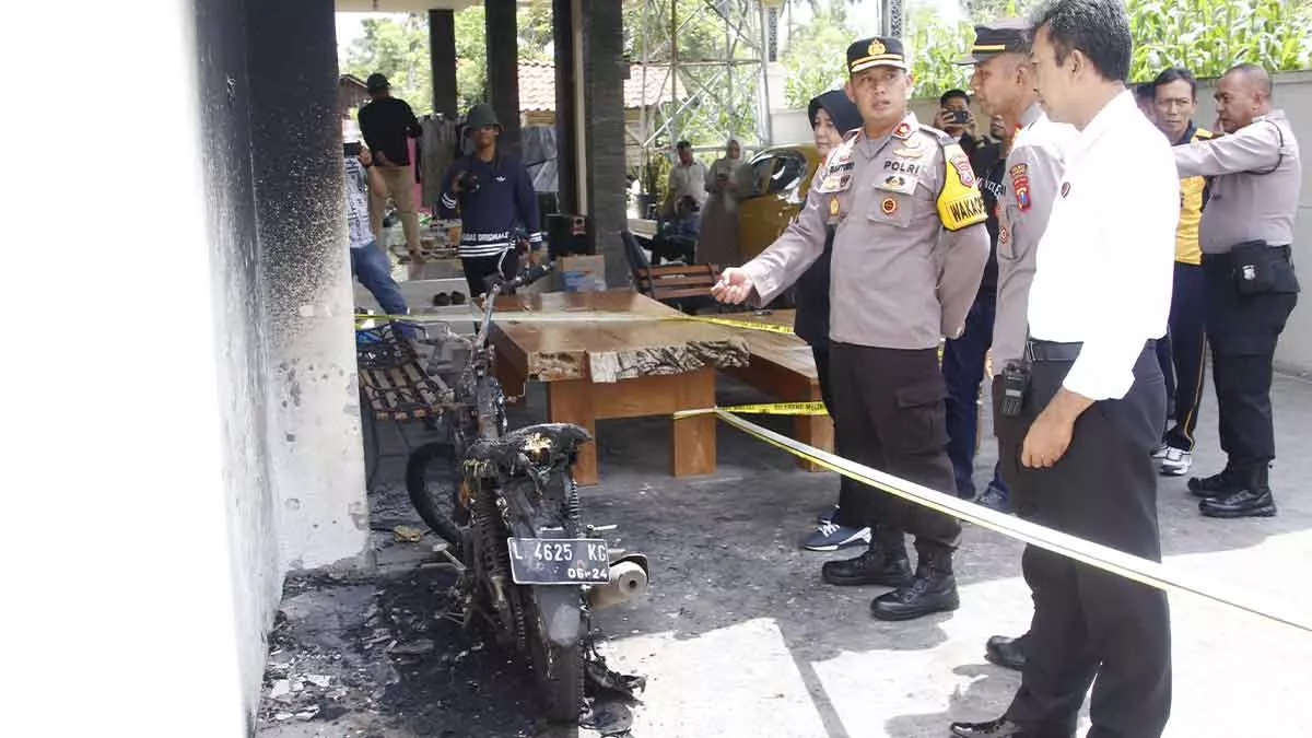 Rumah Diduga Dilempar Bahan Peledak, Motor Relawan Prabowo-Gibran Hangus