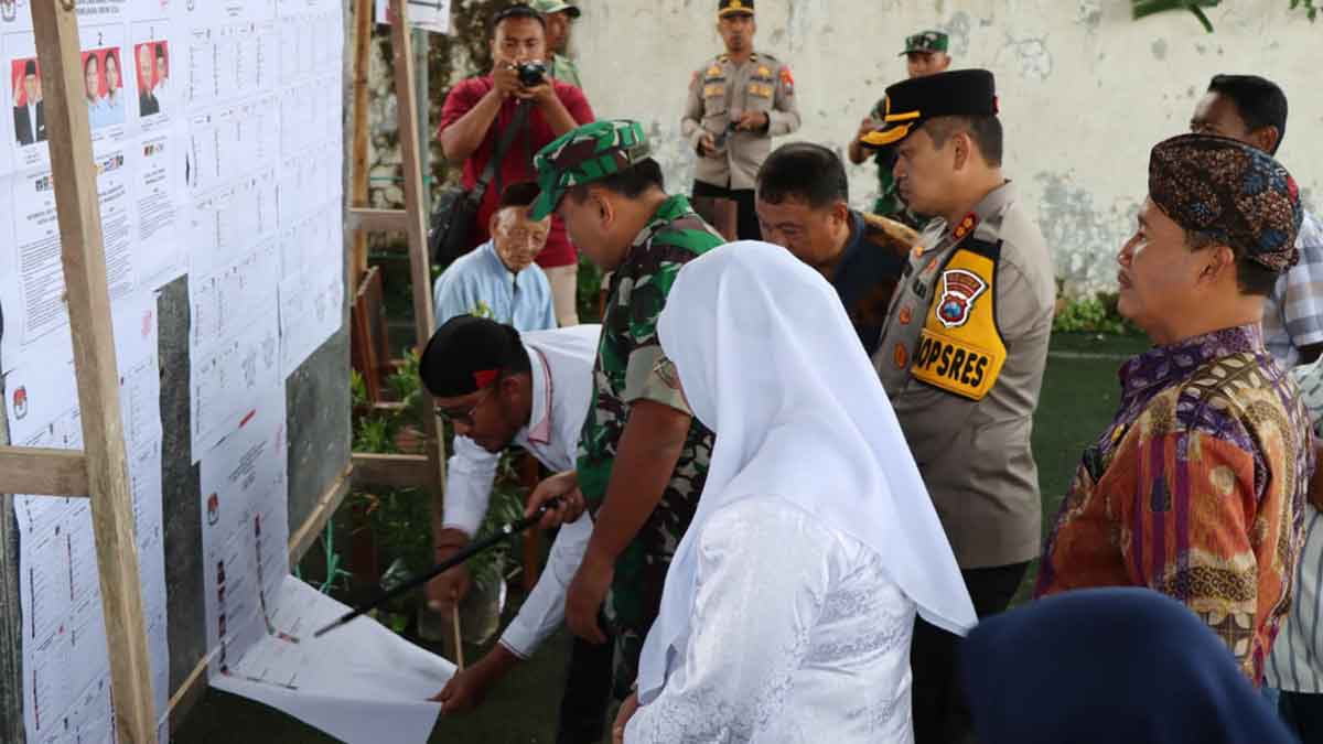 Pantau TPS Pemilu 2024, Kapolres Sumenep Pastikan Pencoblosan Aman