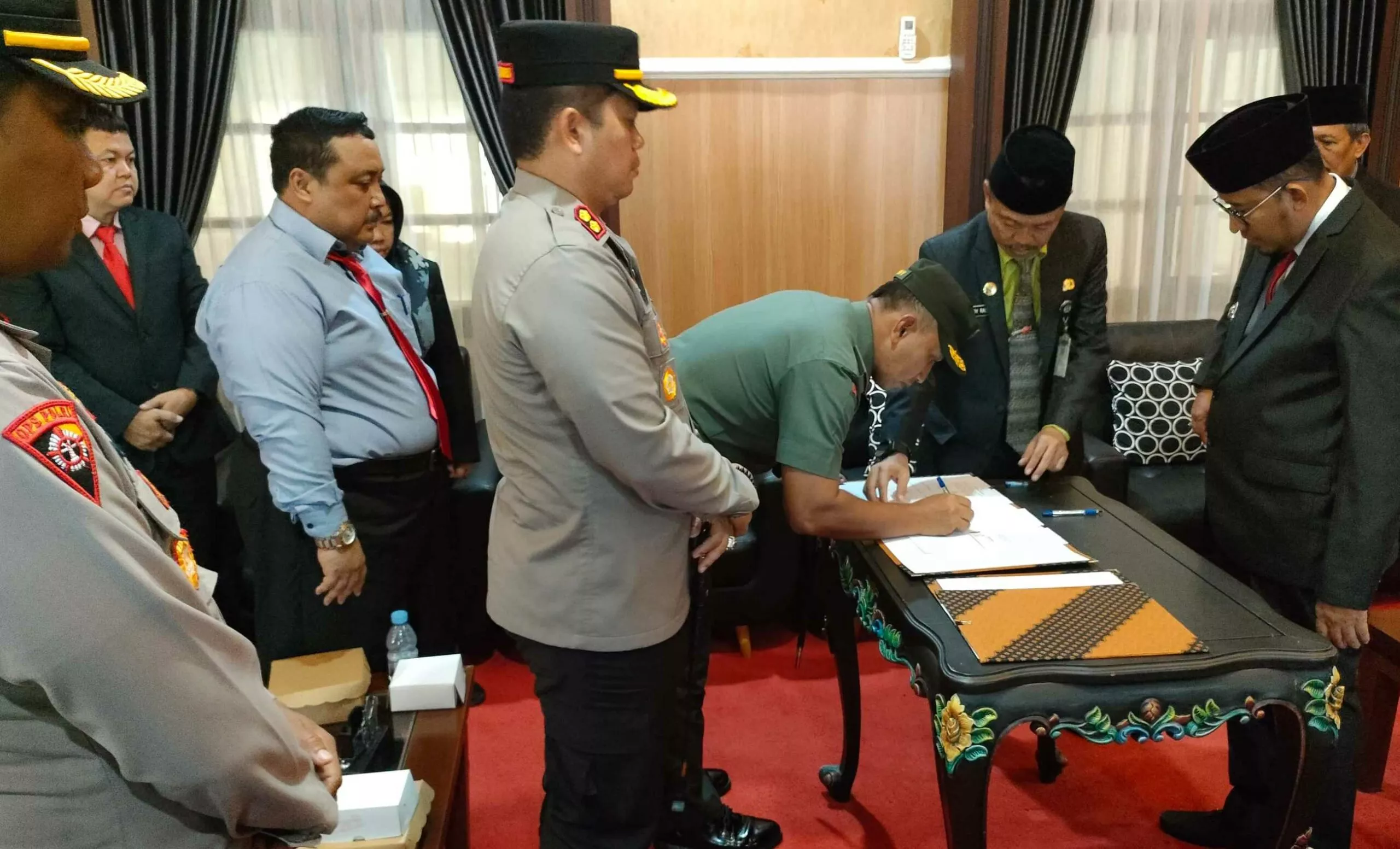 Pilkada Sumenep, Kapolres dan Dandim 0827 Tandatangani NPHD