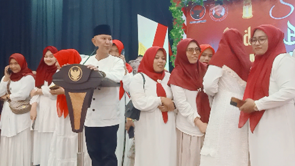 Mh Said Abdullah Salurkan Zakat Mal Pada Ribuan Ibu-Ibu Sumenep - Portalmadura.com MH Said Abdullah Salurkan Zakat Mal Pada Ribuan Ibu-ibu Sumenep