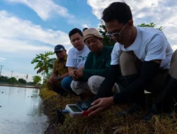 Eratani Perkenalkan Inovasi Sistem Pemupukan Pintar kepada Petani di Jawa Barat