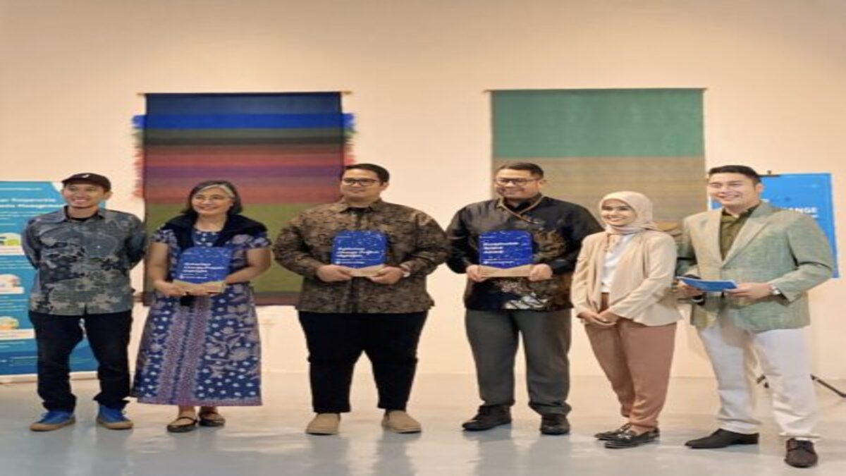 Penganugerahan Award4Change di Hari Tanpa Sampah Sedunia 2024