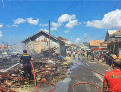 Kebakaran Tiga Gudang Milik Warga Desa Pinggir Papas Sumenep