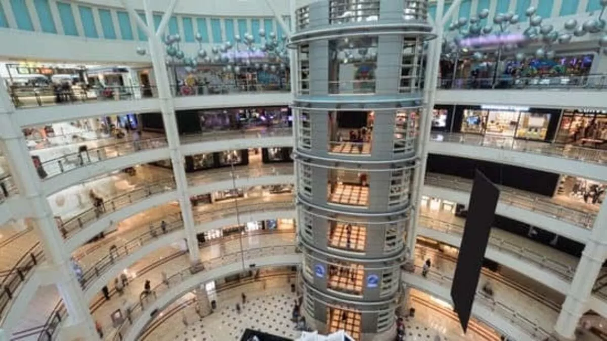 Kebahagiaan Ritel: Kenikmatan Belanja Tiada Akhir di Dubai Mall