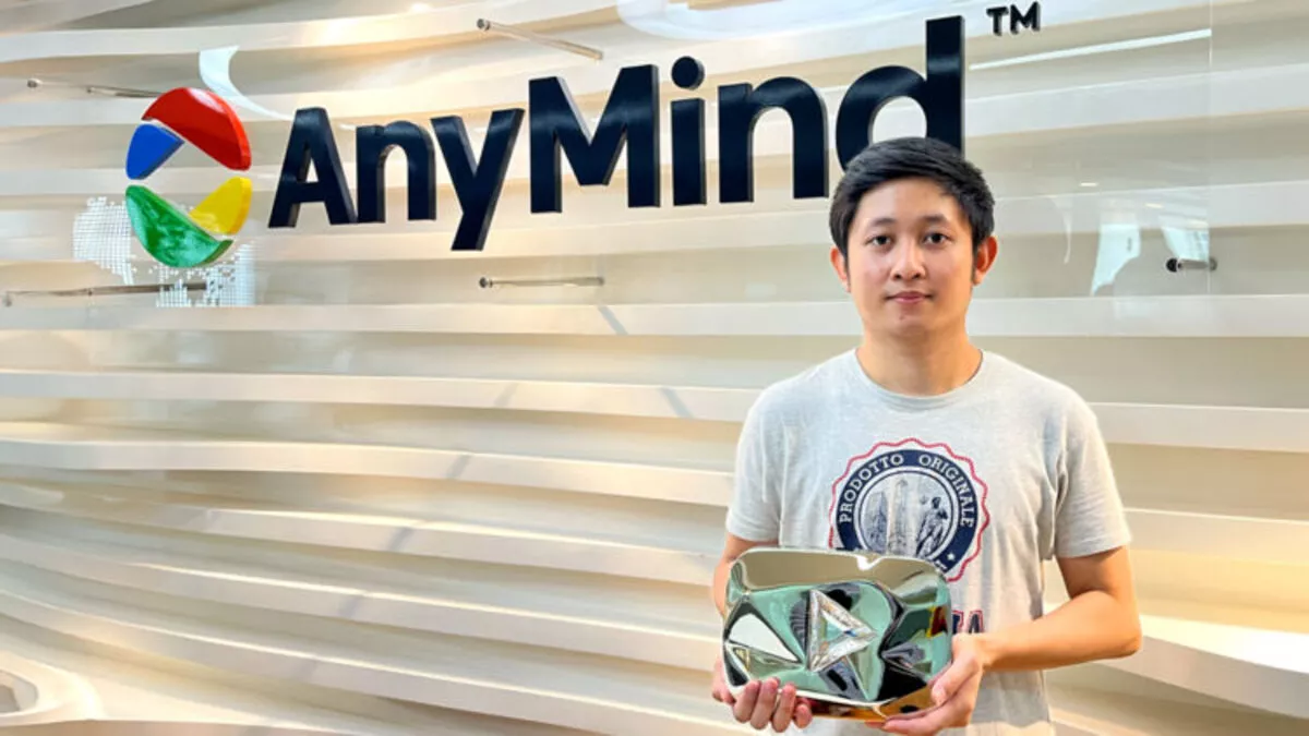 Kaleb Andri Raih Diamond Creator Award dari YouTube