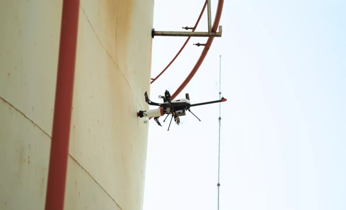Drone Voliro T: Solusi Aman untuk Inspeksi NDT di Migas