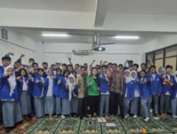 Coach Priska Sahanaya Berikan Tips Public Speaking di SMK 1 Barunawati