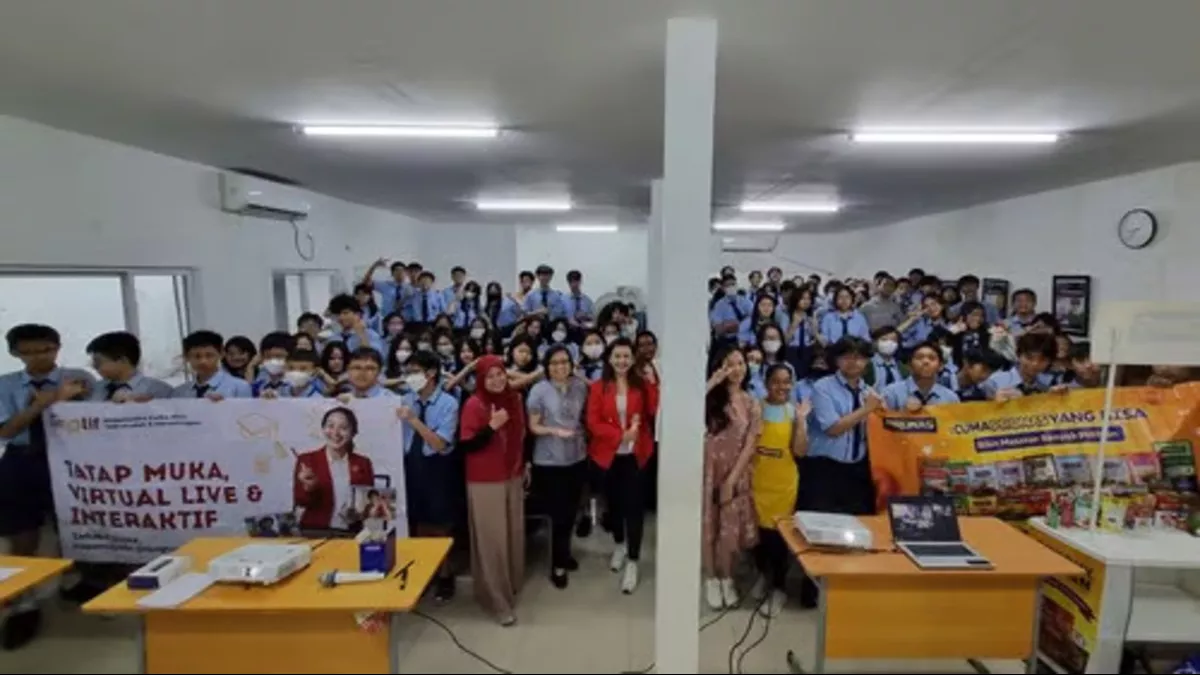 Workshop Public Speaking oleh Priska Sahanaya di SMP Kristen Karunia