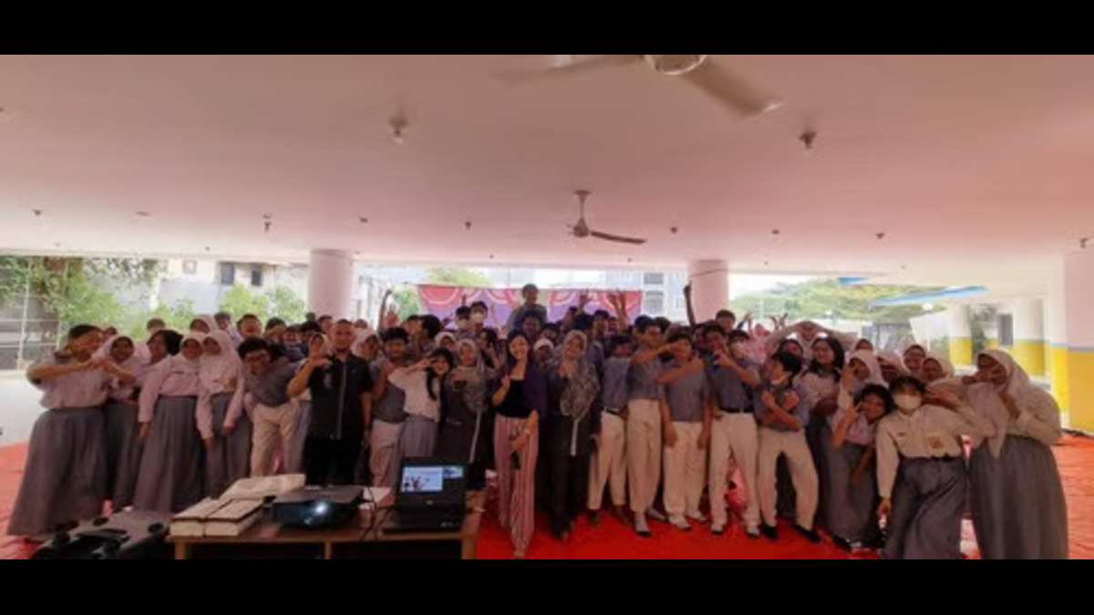 Workshop Public Speaking Coach Priska di SMK Bank Dagang Negara