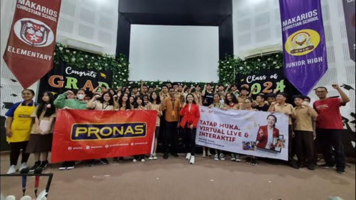 Pelatihan Public Speaking di SMP Makarios Bersama Coach Priska Sahanaya
