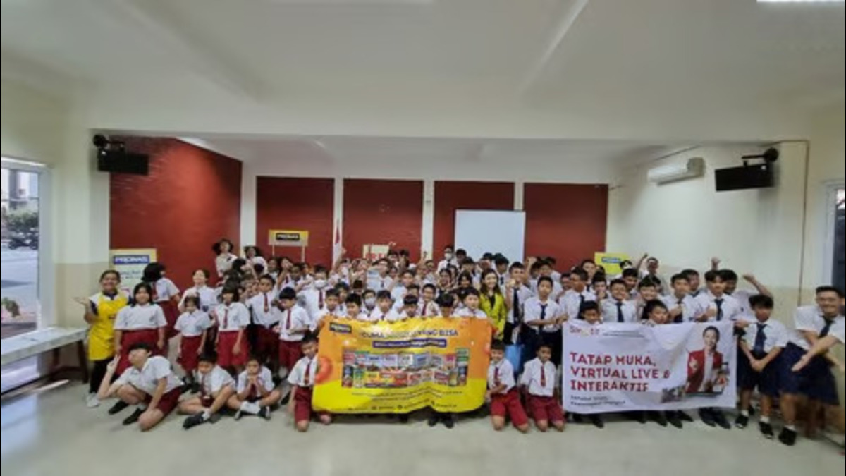 Pelatihan Public Speaking di SD dan SMP Sint. Joseph Bersama Priska Sahanaya, Pronas, dan Sinotif