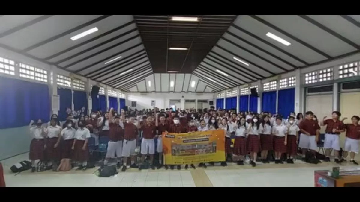 Coach Priska Sahanaya Berdayakan Generasi Muda Melalui Program Public Speaking di SMP Tarakanita 2