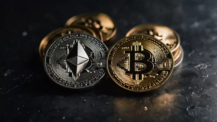 Perbandingan Bitcoin dan Ethereum: Apa yang Perlu Diketahui Investor