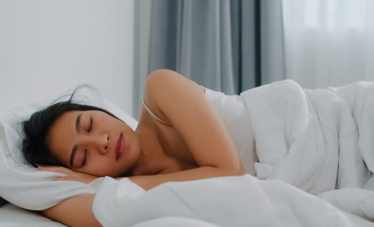 Solusi Tidur Nyenyak Tanpa Khawatir Saat Menstruasi