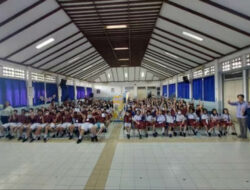Coach Priska Sahanaya Bangun Semangat Public Speaking di SD Tarakanita 4