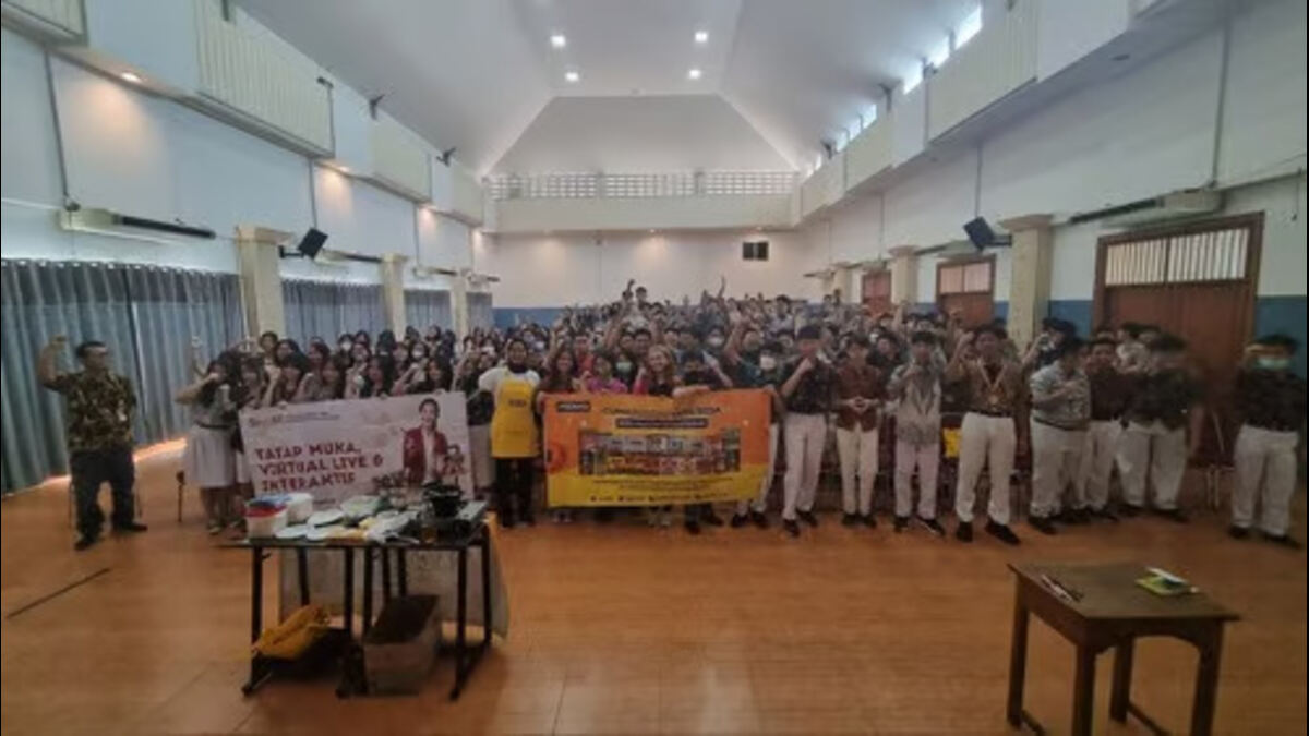 Pelatihan Public Speaking Bersama Coach Priska di SMA Santo Kristoforus