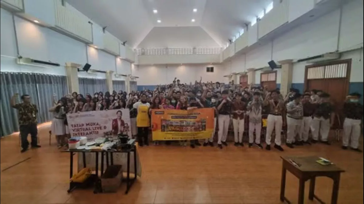 Pelatihan Public Speaking Bersama Coach Priska di SMA Santo Kristoforus