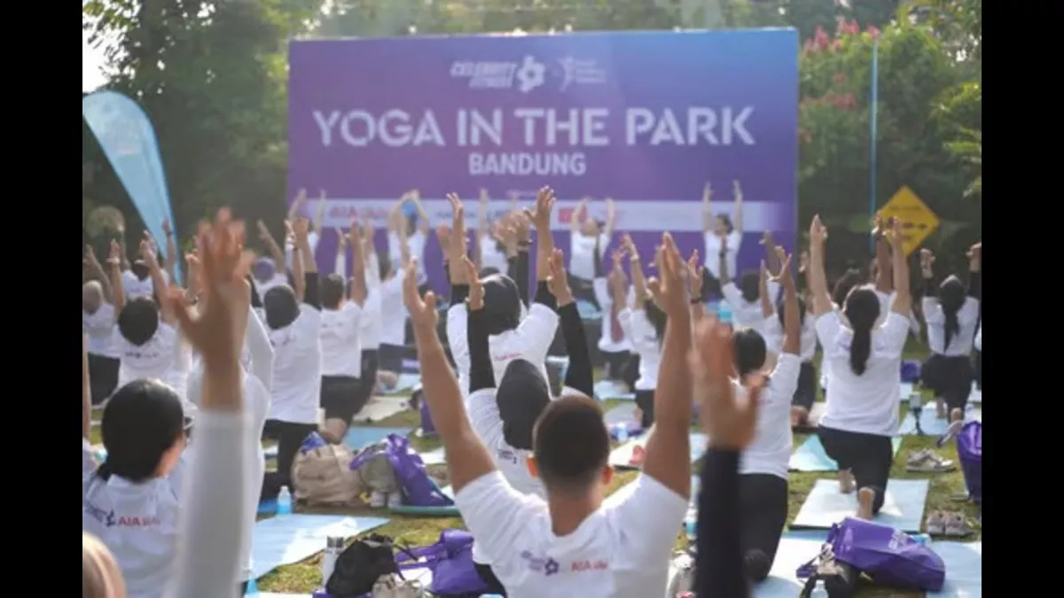 Celebrity Fitness Gelar Yoga di Bandung 2024