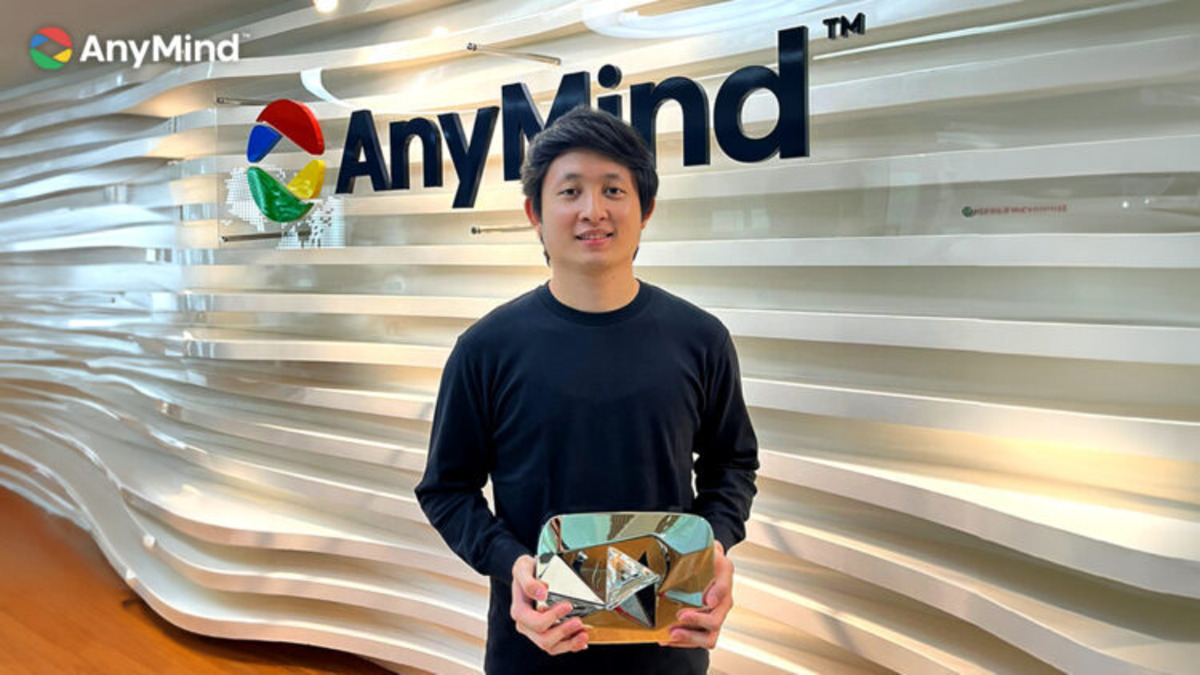 Yosua Andre Peraih Diamond dari YouTube (Sumber : AnyMind Group)