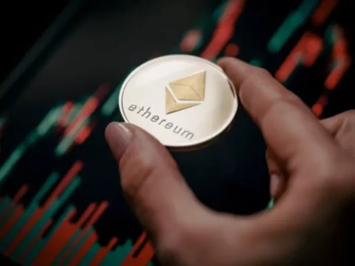 Ethereum Tertekan, Whale Mulai Mundur: Sinyal Harga Turun?