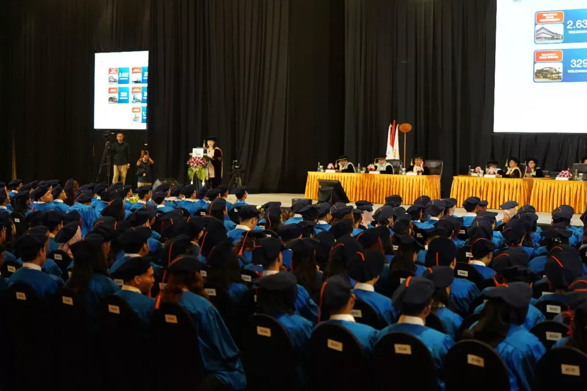 Kisah Inspiratif Anak Guru di Wisuda BINUS @Malang