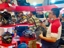 DEALDULU Bagikan Helm dan Labubu Gratis di IMOS 2024